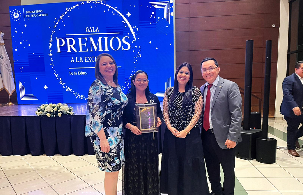 Participación-en-entrega-de-premios-a-la-excelencia_Portada